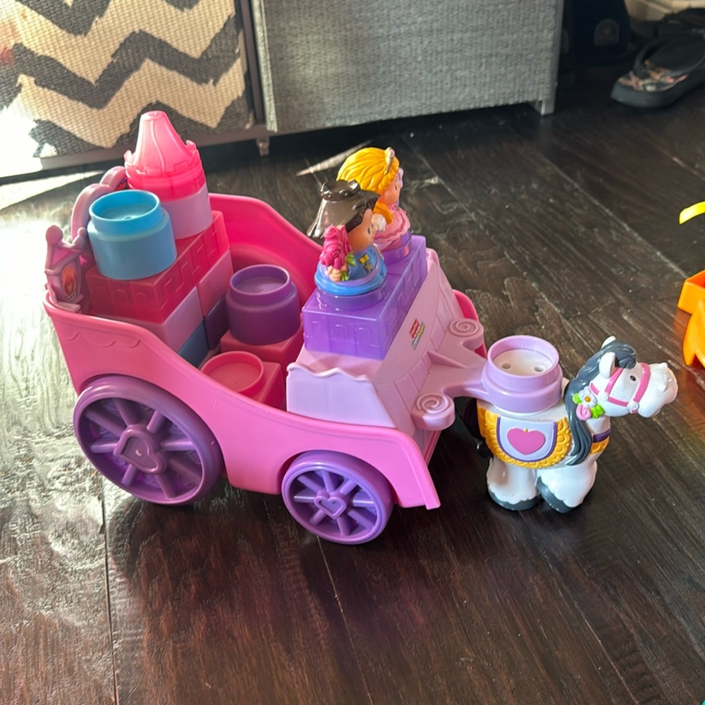Little people princess carriage blocks